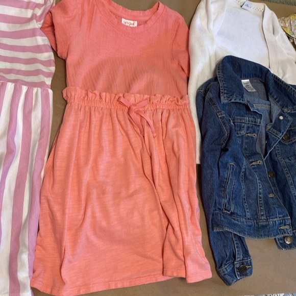 Lot of little girls size 6 dresses(x6), romper(1), denim jacket and sweater - Picture 5 of 12